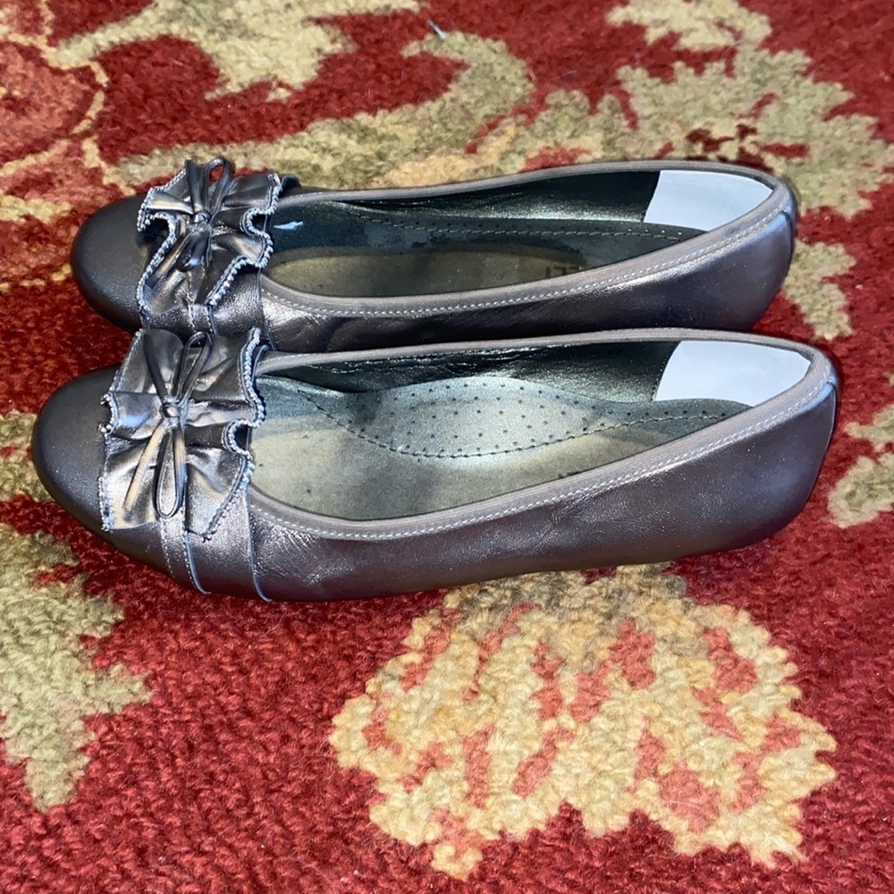 VANELI “SEEMA” Pewter Ballerina Flat sz 8 W NWOT Wide Width